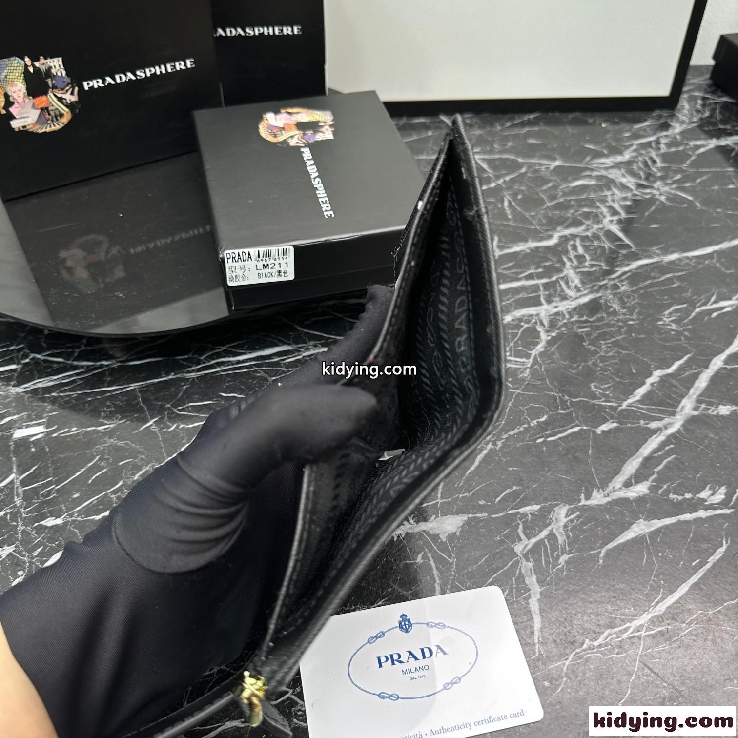 人気 小銭入れ付き トライアングルロゴ 二つ折り財布 プラダ 財布 コピー ブラック-5