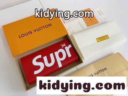 この長尺のファスナー付きマネークリップはEpi皮革でできており lv x supreme財布 コピー 旅の理想的なパートナーです-0