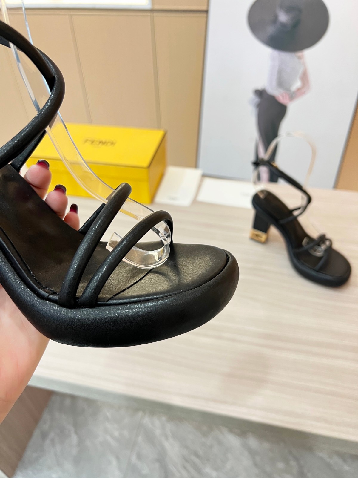 人気 シンプル フェンディ バゲットサンダル コピー レディース ブラック-4