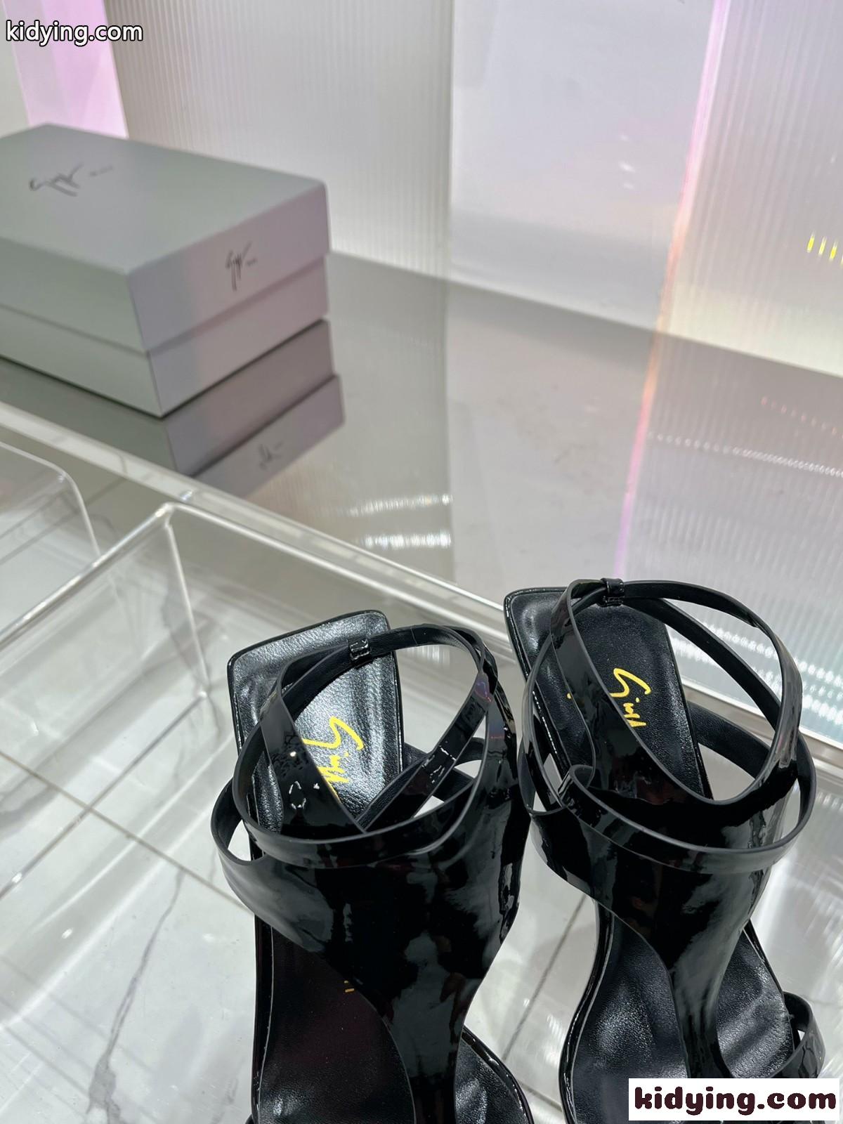 上品 レディース パテントレザー ジュゼッペ・ザノッティ サンダル コピー ブラック-1