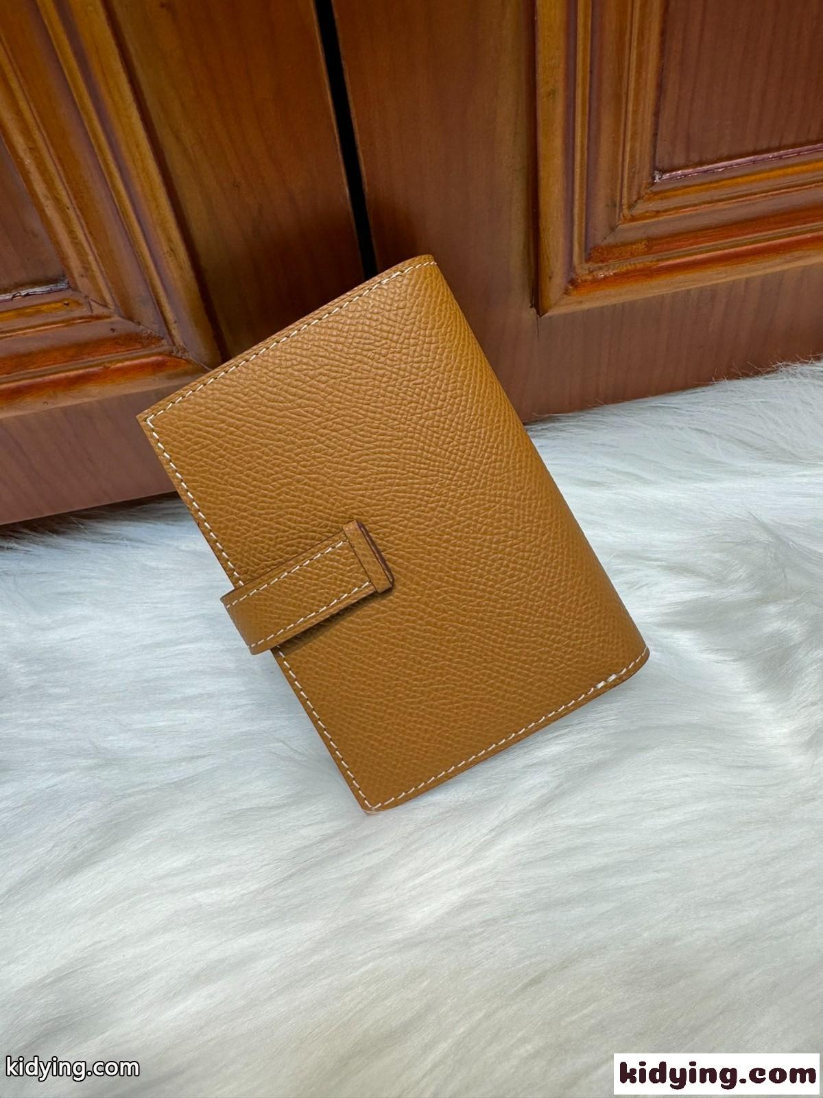 定番で大人気！コンパクト 二つ折り財布 エルメス ベアン ミニ財布 コピー ブラウン-0