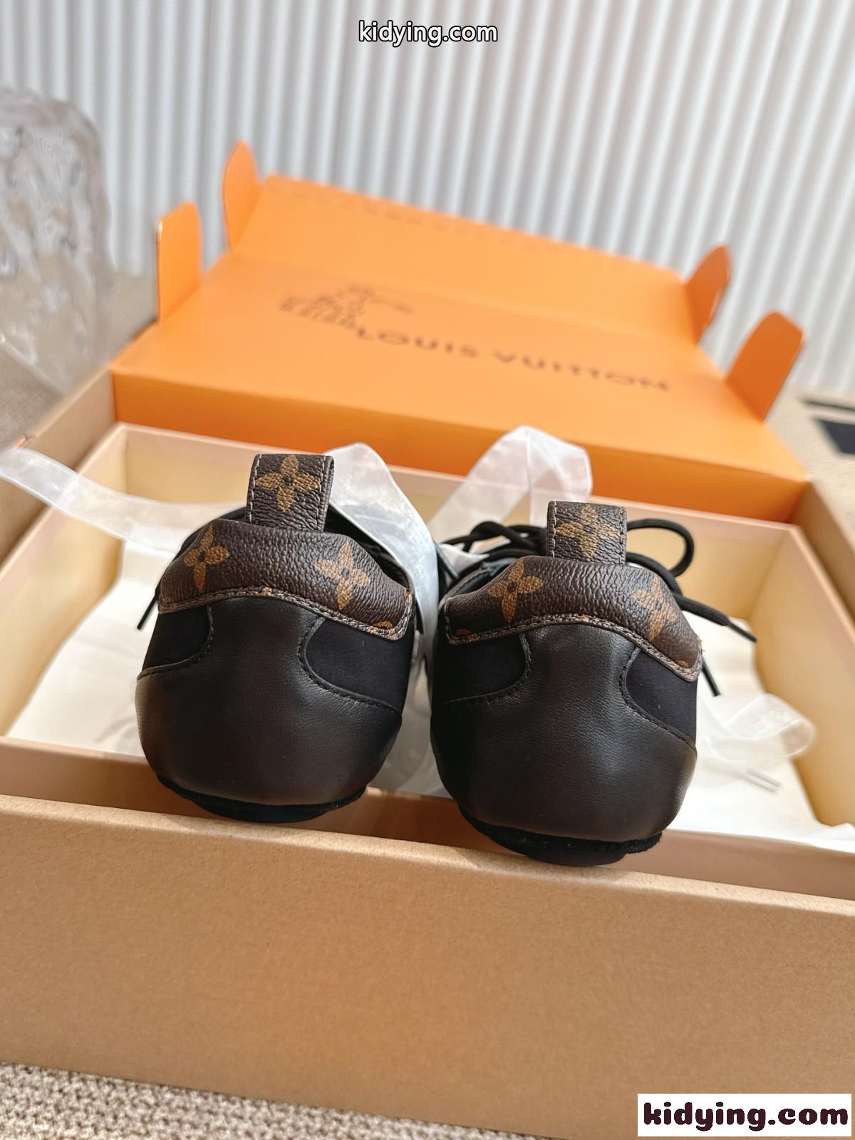 モノグラム LV スニーカリーナ ルイ・ヴィトン スニーカー スーパーコピー-3