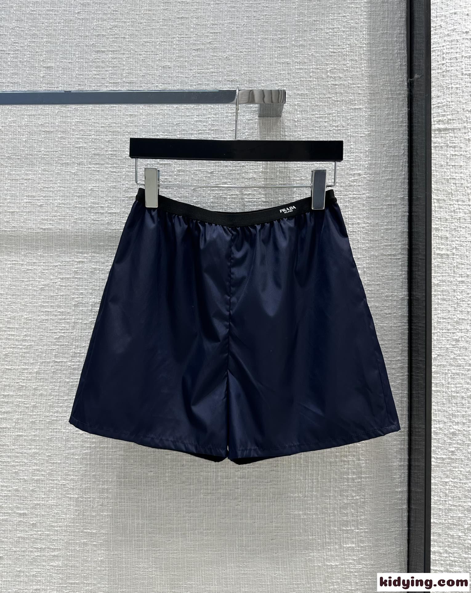 カジュアル おしゃれ ロゴ入り ショーツ プラダ パンツ コピー ナイロン 合わせやすい-2