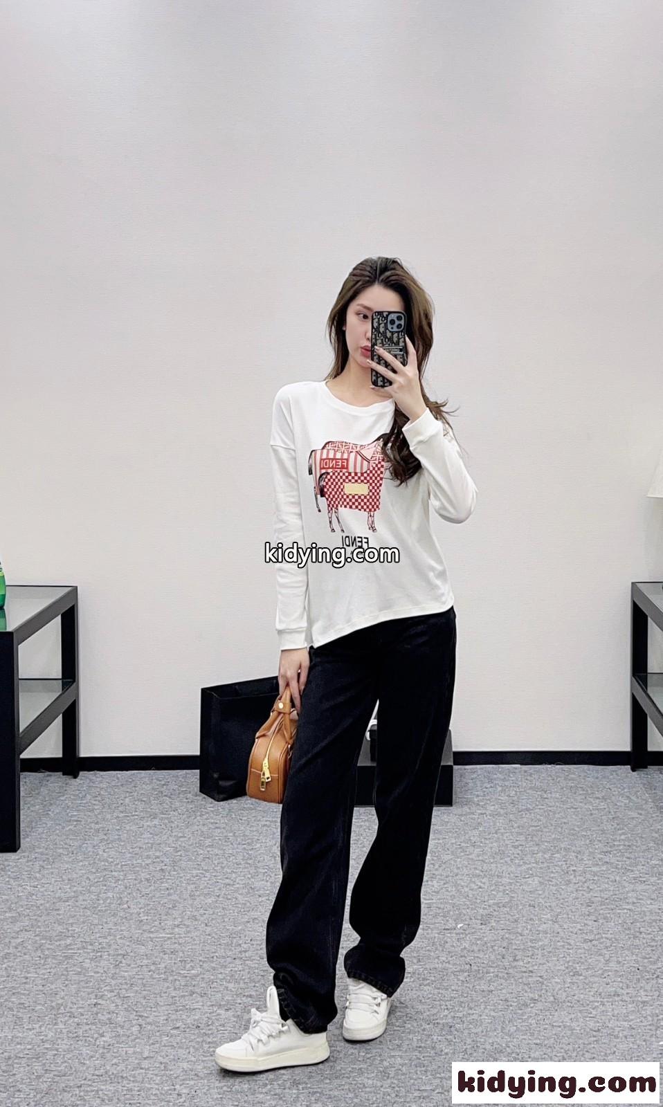 目を引く プリント ロングスリーブTシャツ フェンディ Tシャツ 偽物 コットン-4