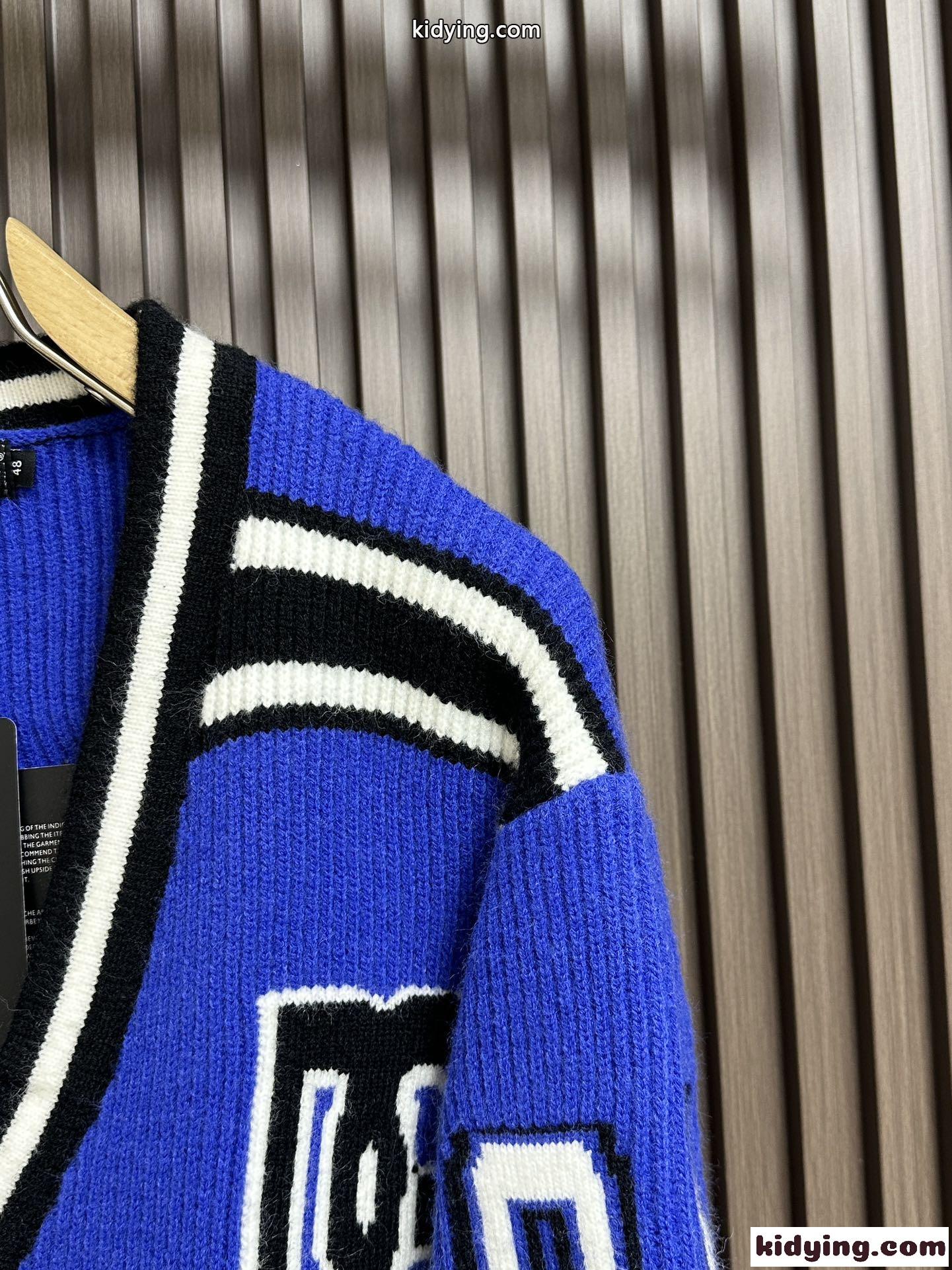 おしゃれ ロゴ Vネック カーディガン ドルチェ&ガッバーナ ニット コピー-1