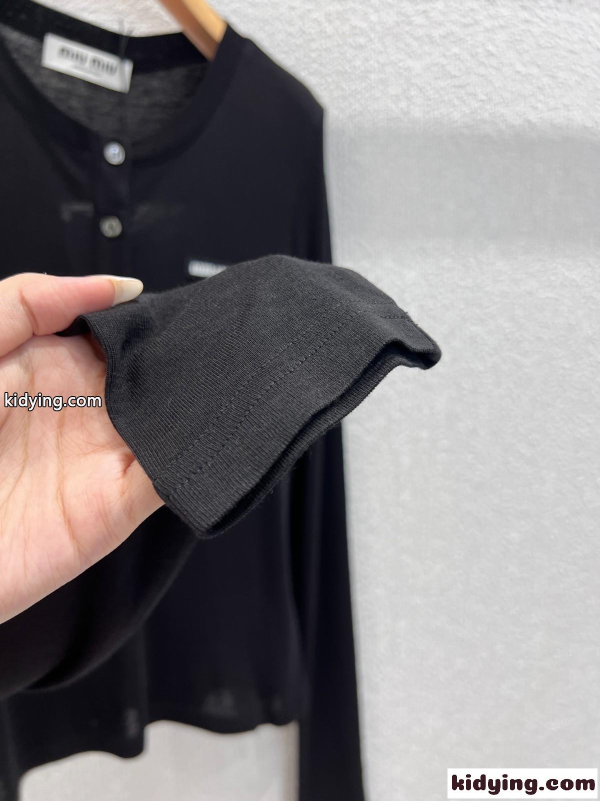 お洒落 シンプル ハーフボタン 長袖Tシャツ ミュウミュウ Tシャツ コピー ブラック-3