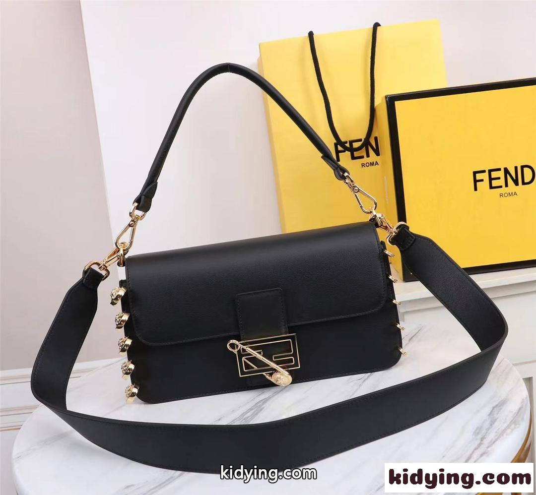 FENDI × VERSACE フェンディ バッグ 人気 コピー セーフティーピン 上品 おしゃれ 可愛い ショルダーバッグ-1