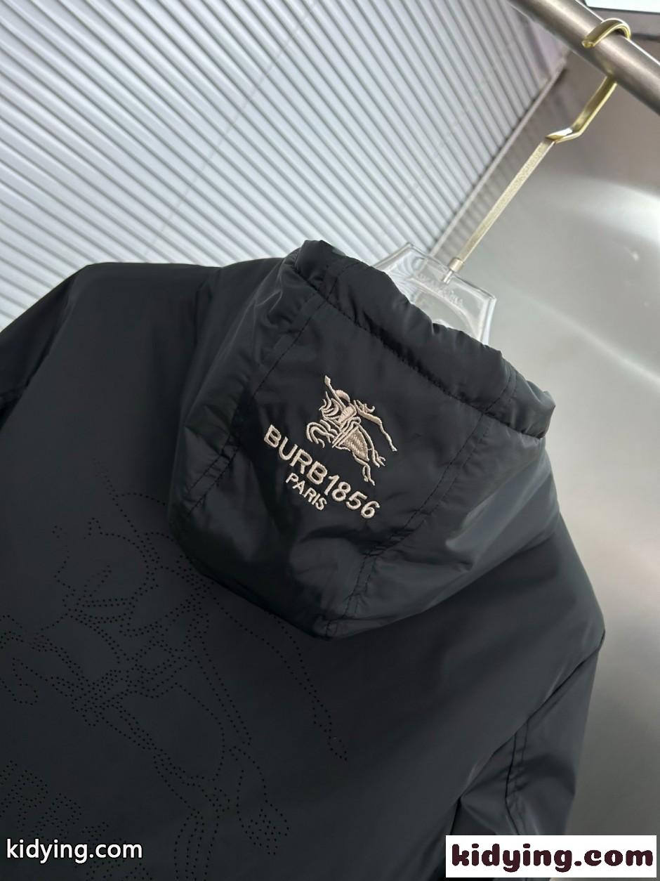 シンプル 洗練された バーバリー パンチングロゴ フーデッドジャケット 偽物 ブラック-4