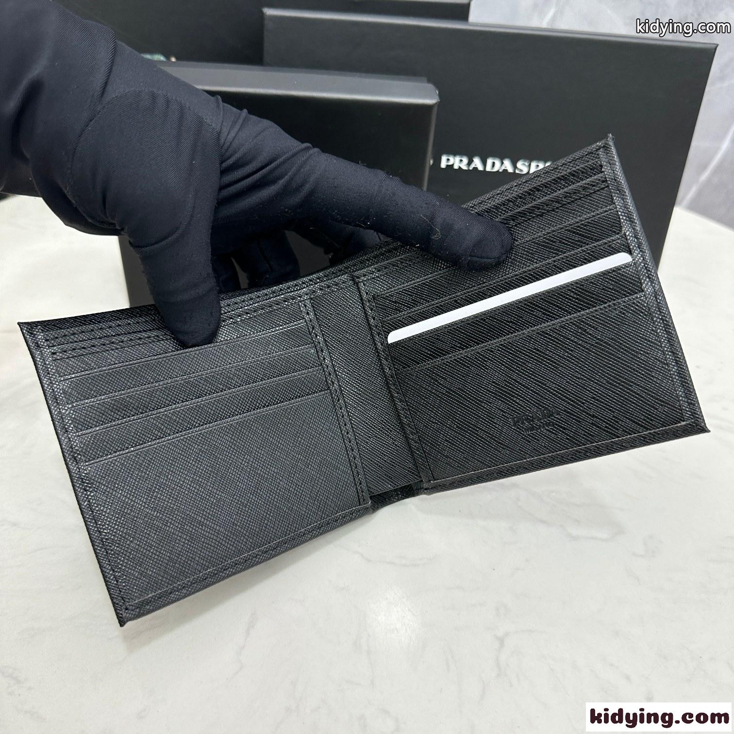 プラダ 財布 コピー 洗練された 人気 合わせやすい 二つ折り財布-4