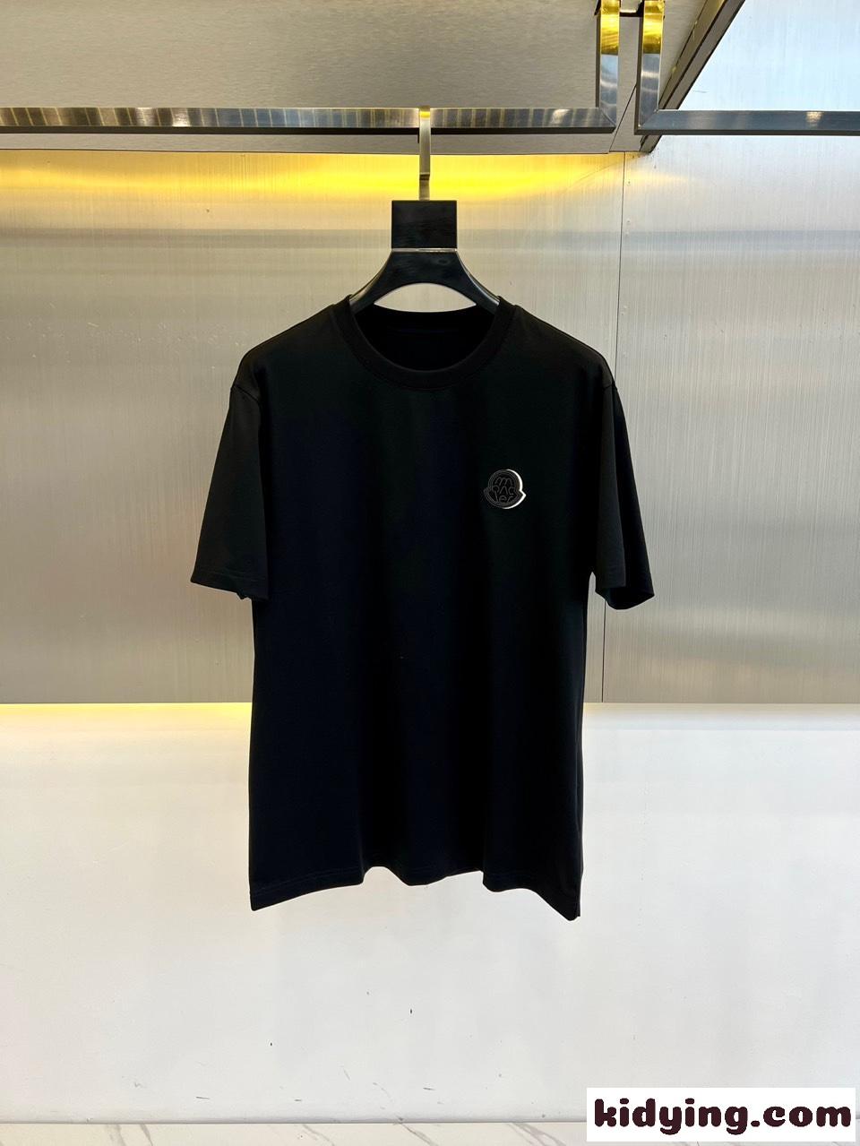 モンクレール Tシャツ 偽物 シンプル ロゴ入り 半袖Tシャツ クルーネック ブラック-0