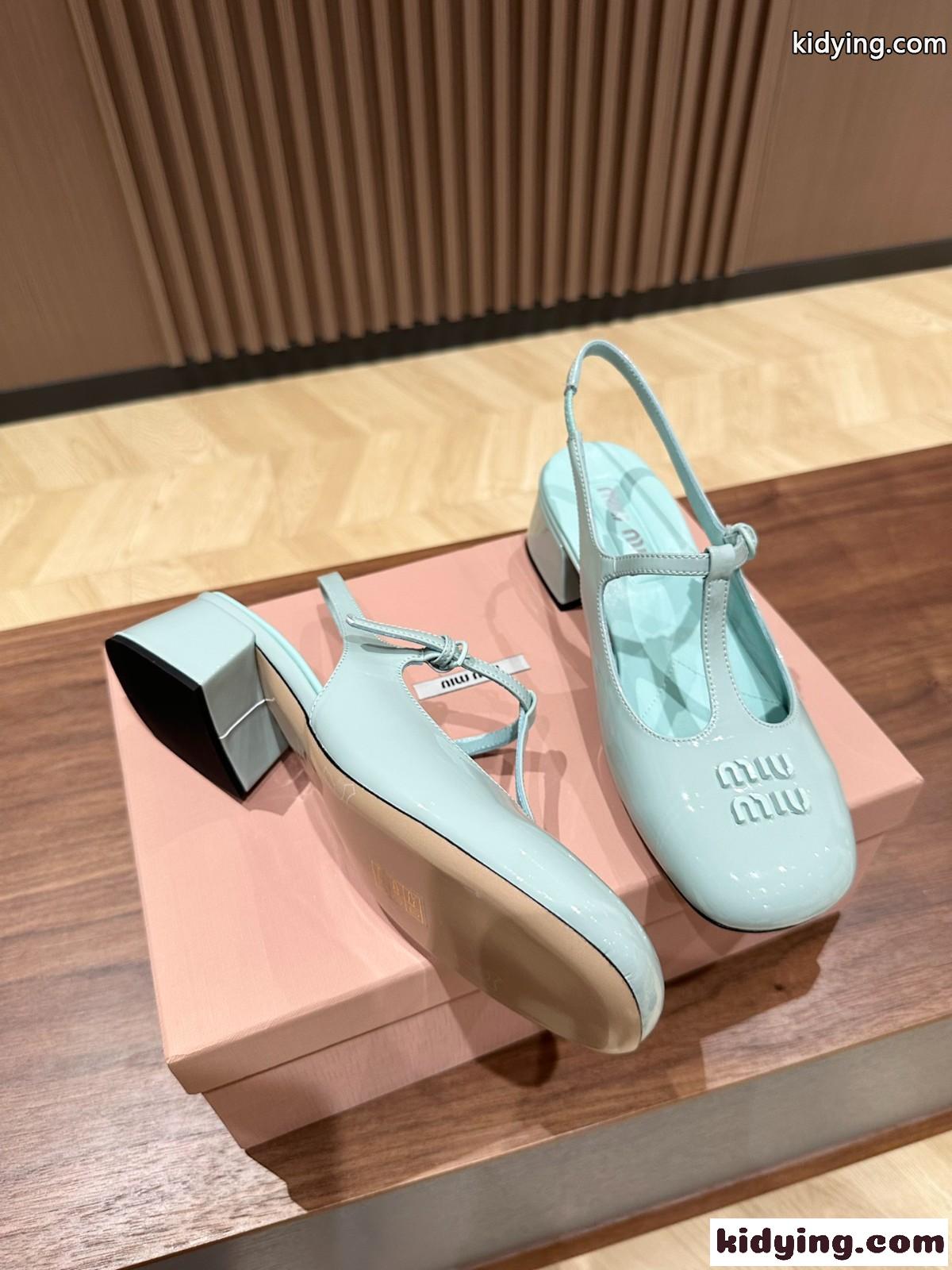 パテントレザー スリングバックパンプス ミュウミュウ パンプス スーパーコピー ライトブルー-1