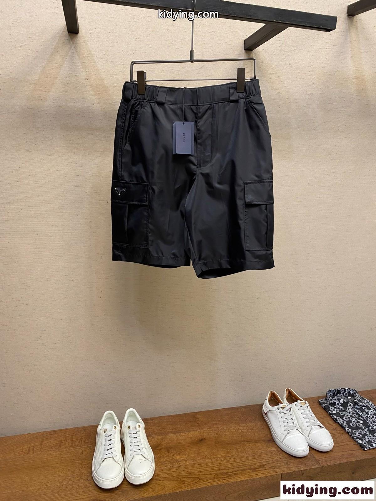 上品 カジュアル ナイロンショートパンツ プラダ パンツ 偽物 メンズ-2