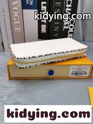 柔らかい牛革を裁断したZippy Lockmeマネークリップは ルイ・ヴィトン 財布 新品 コピー 信頼性の高いサラウンドジッパー設計です-0