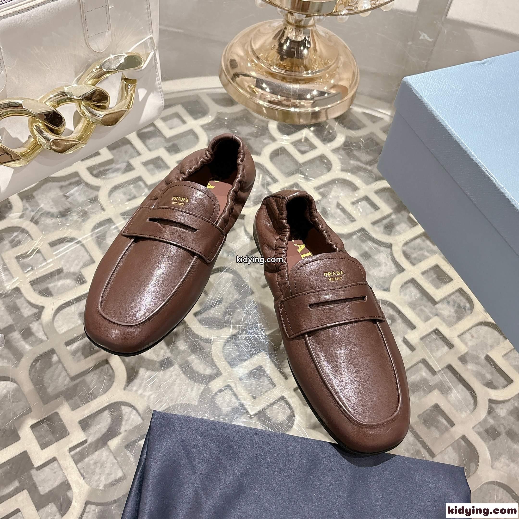 シンプル 上品 レザーローファー プラダ シューズ スーパーコピー ダークブラウン-1