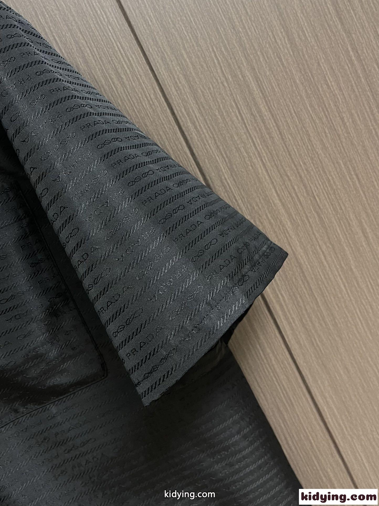 人気 上品 Re-Nylon 半袖シャツ プラダ シャツ コピー メンズ ファッション-4