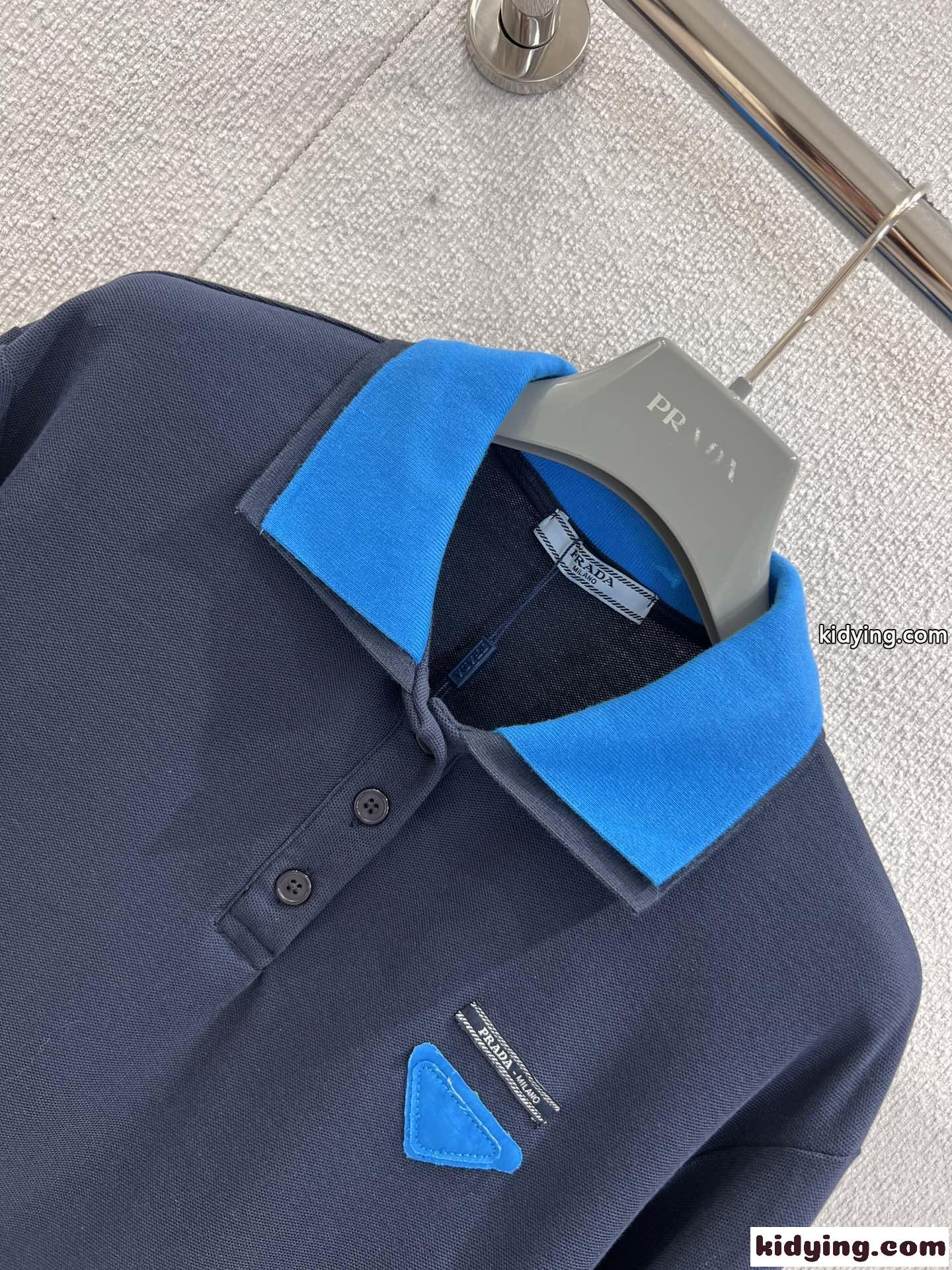上品 カジュアル 配色 プラダ Tシャツ 偽物 長袖ポロシャツ ネイビー-0