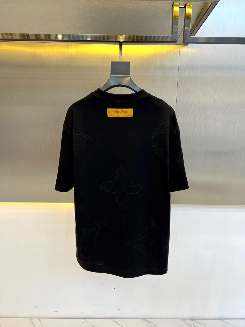 ルイ・ヴィトン Tシャツ コピー 定番 カジュアル ロゴ 半袖Tシャツ ブラック-4