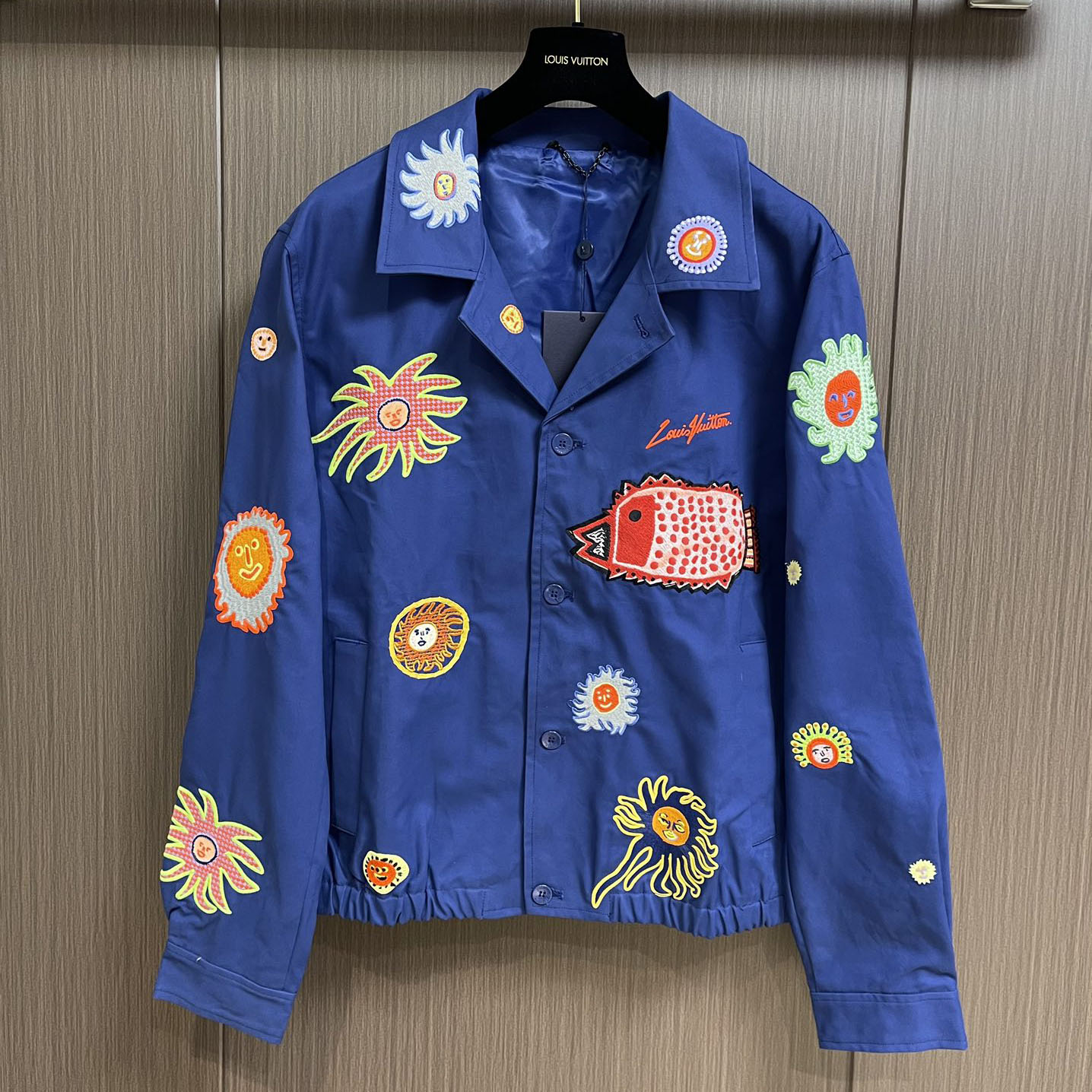 上品 カジュアル LV × YK エンブロイダードフェイスブルゾン ルイ・ヴィトン ジャケット コピー-0