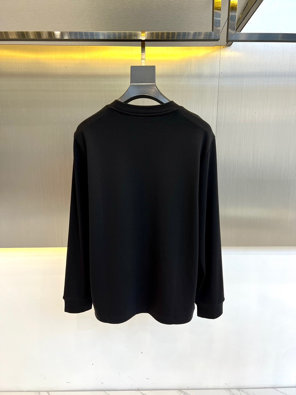シンプル 合わせやすい クルーネック 長袖Tシャツ フェンディ Tシャツ コピー ブラック-4