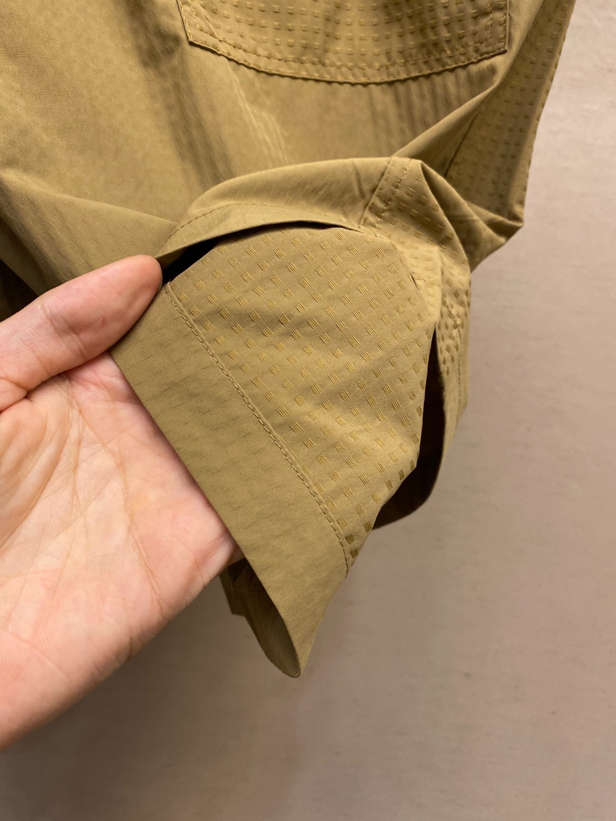 夏の定番 ロエベ パンツ 偽物 シンプル 洗練された ロゴ ショートパンツ カーキ-3