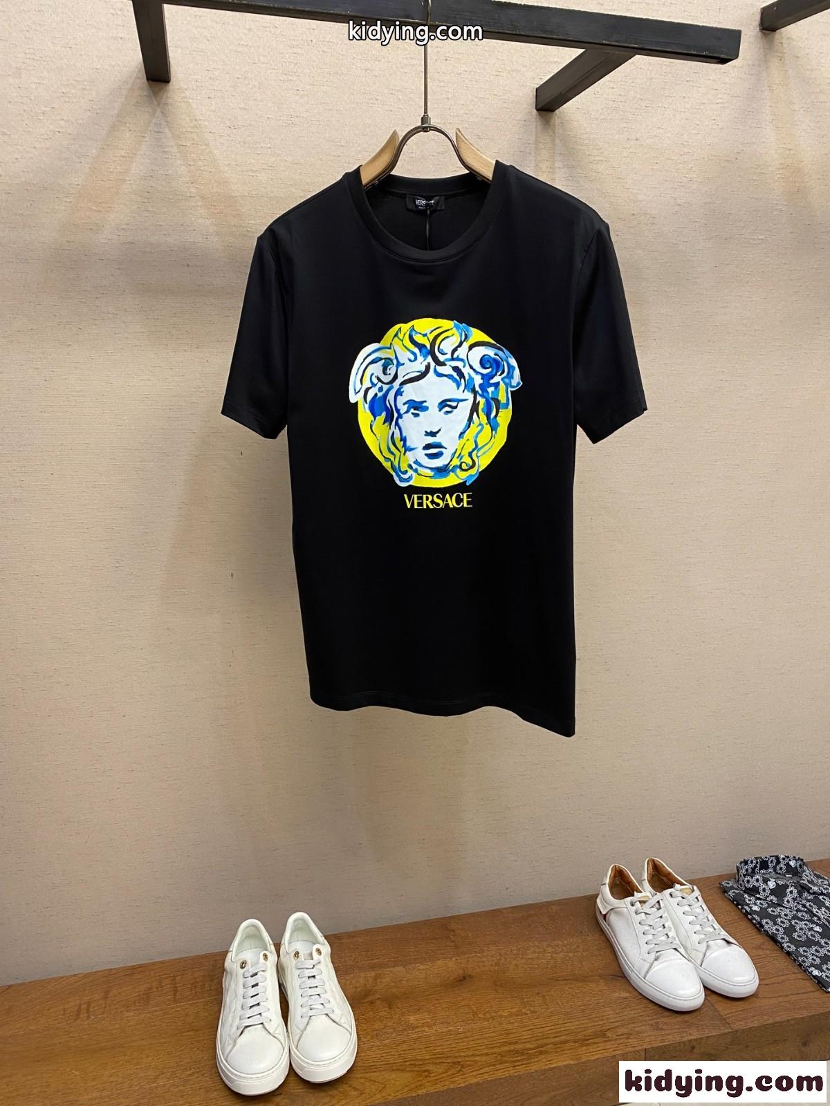 ペインテッド メドゥーサ 半袖Tシャツ ヴェルサーチェ Tシャツ コピー ブラック-1