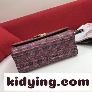 LV Popのネオンの幻影を見せ,LV Twistのツイストロックにポープ風を注入している ルイ・ヴィトン バッグ 新品 コピー-1