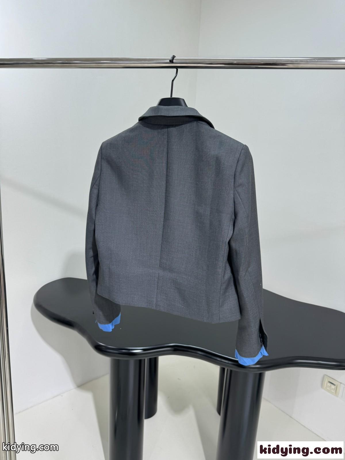 シングルブレスト クロップド ギャバジン ジャケット ミュウミュウ ジャケット スーパーコピー-1