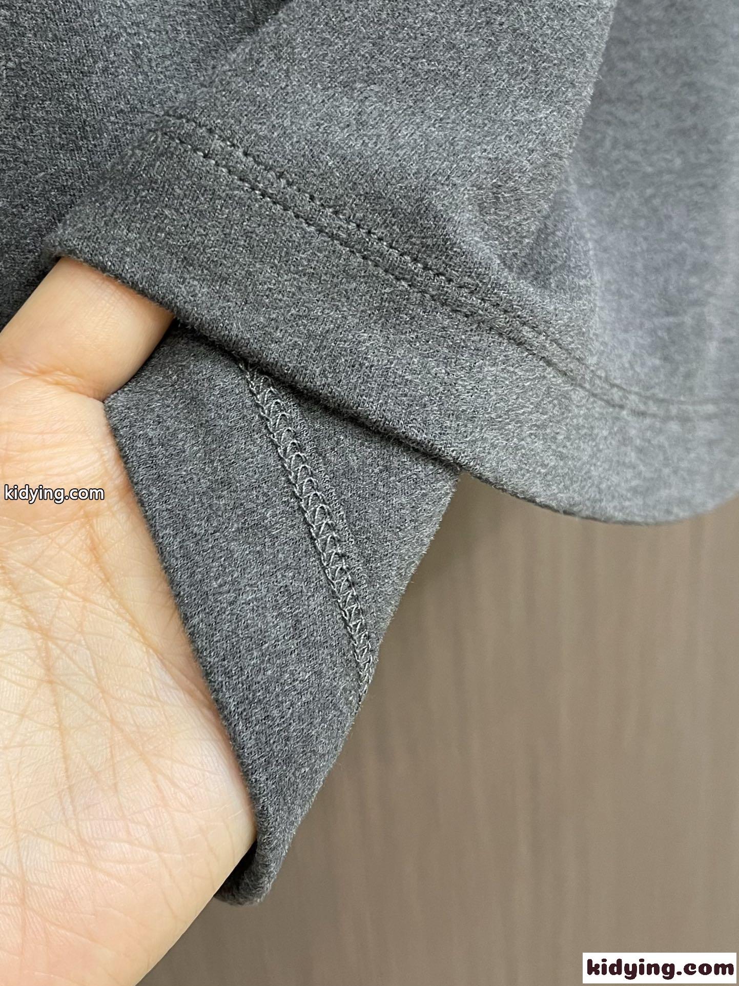 シンプル 合わせやすい クルーネック プラダ Tシャツ コピー 長袖Tシャツ-3