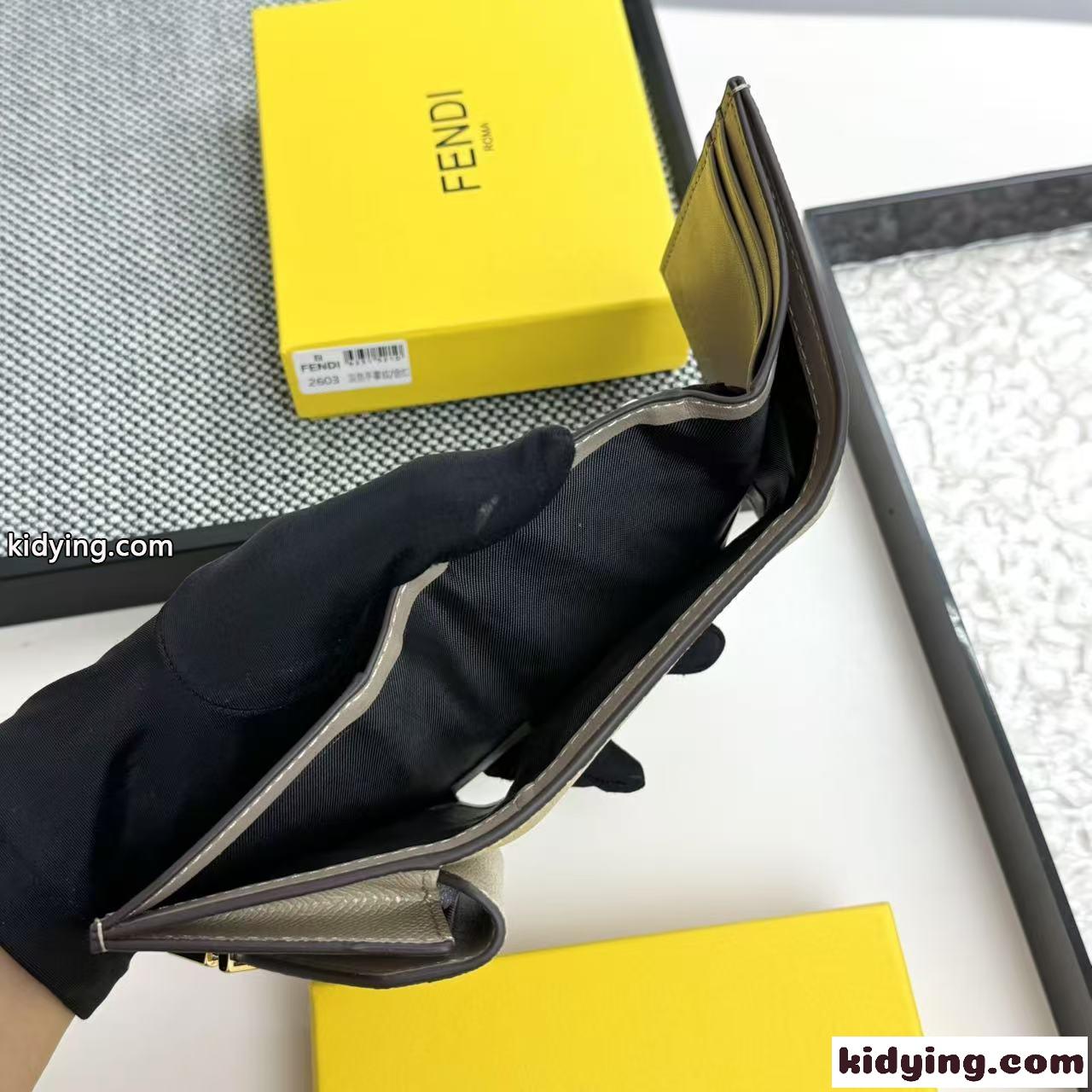 人気 コンパクト 三つ折り財布 フェンディ 財布 スーパーコピー ウォレット グレー-5