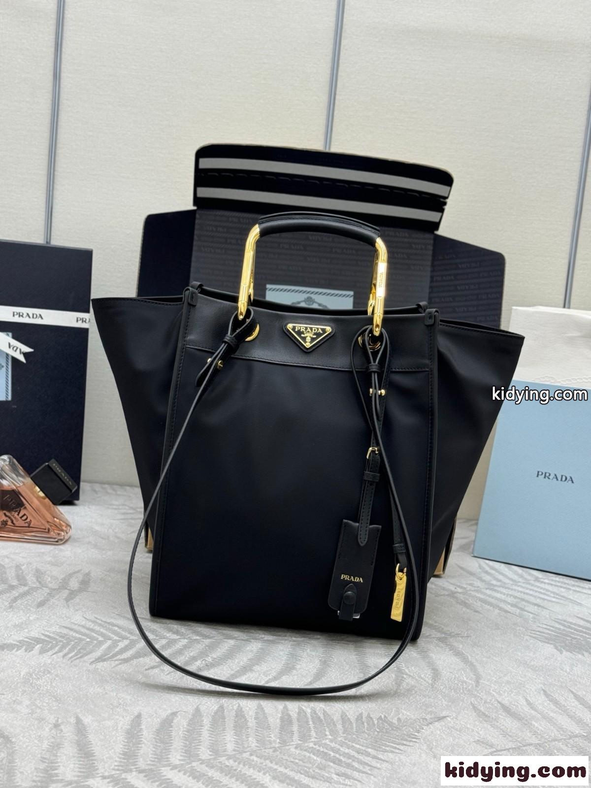 プラダ バッグ スーパーコピー 洗練された ミディアム Re-Nylon×レザー トートバッグ 1BG578-0