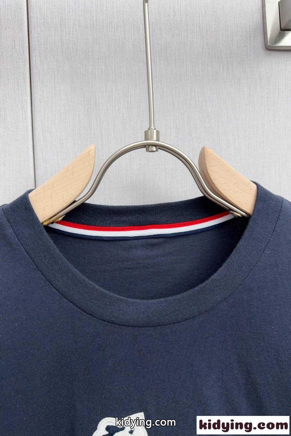 シンプル 可愛い ヘクター クルーネック 半袖Tシャツ トムブラウン Tシャツ 偽物 ネイビー-2