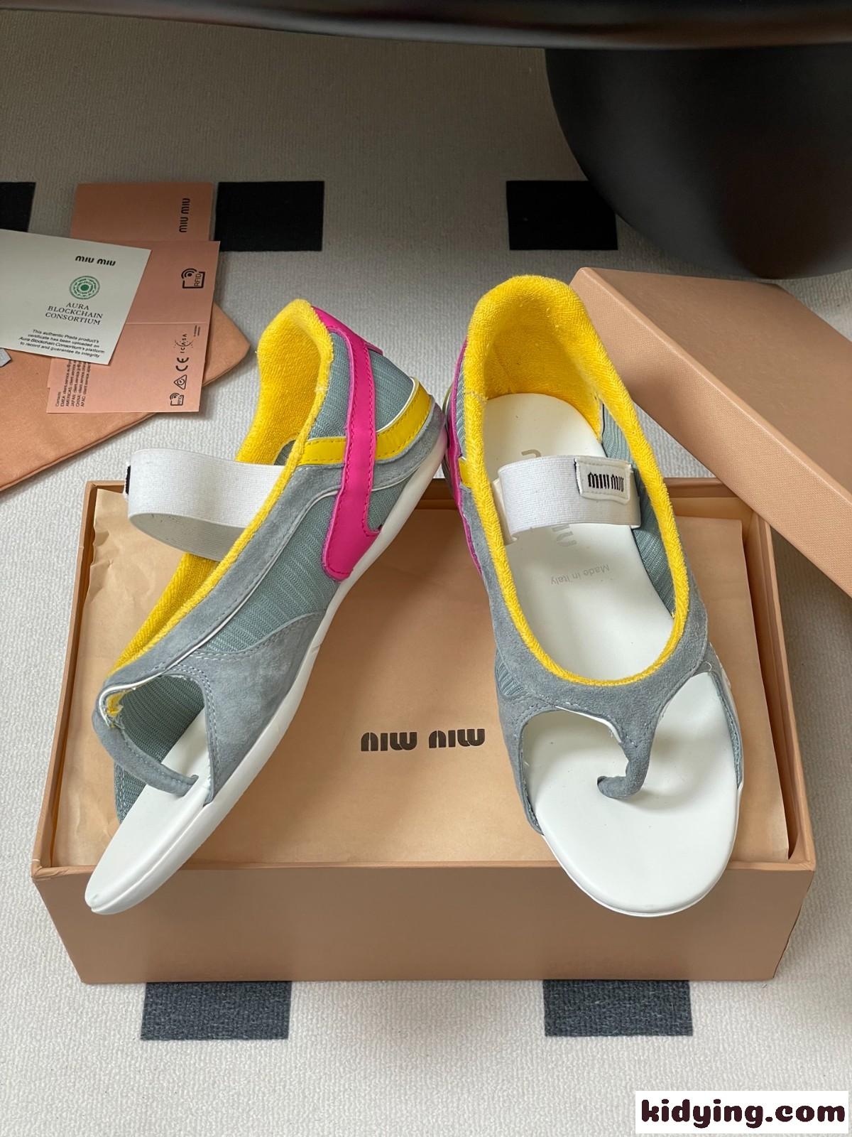 注目の新作～トングバレリーナシューズ ミュウミュウ サンダル コピー グレー-2