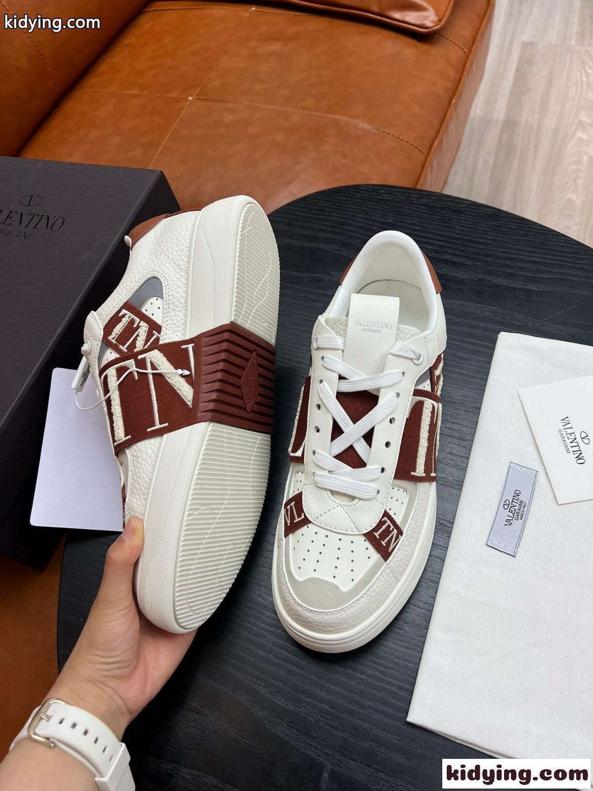 カジュアル ヴァレンティノ VLTN カーフスキン ロートップ スニーカー コピー おしゃれ メンズシューズ-4