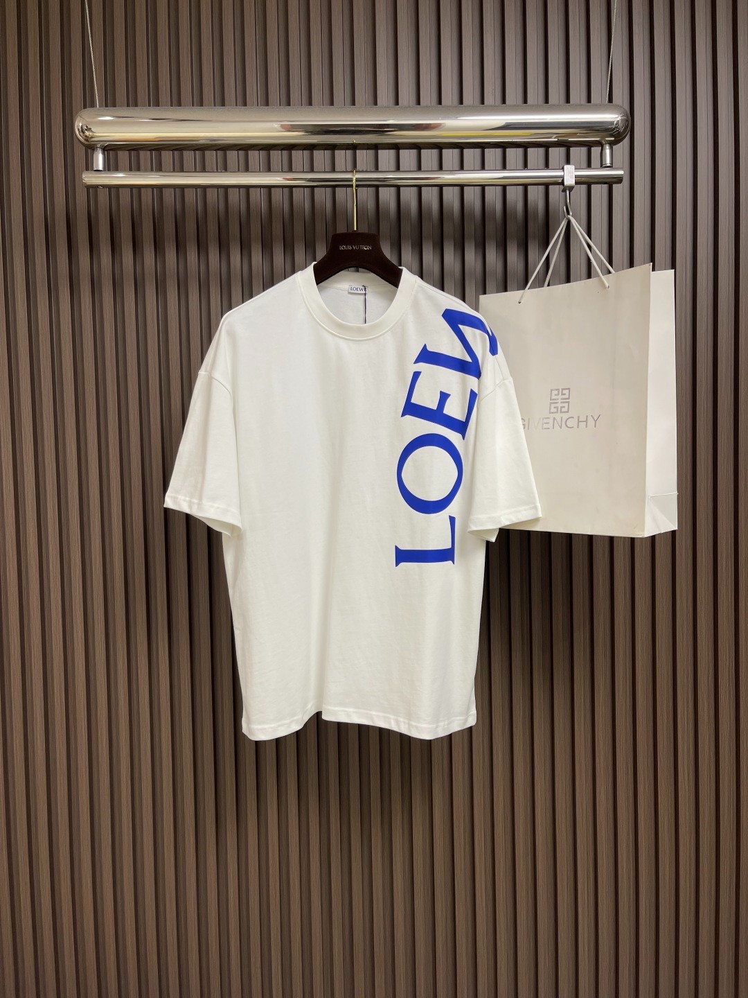 目を引く カジュアル ロゴTシャツ ロエベ Tシャツ 偽物 クルーネック コットン-1