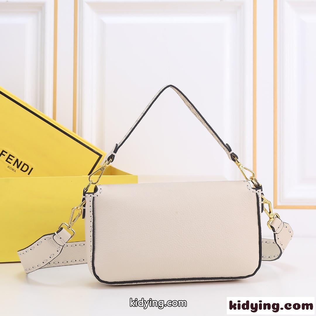 定番 人気 FENDI フェンディ ハンドステッチ ミディアム バゲットバッグ コピー ホワイト-2