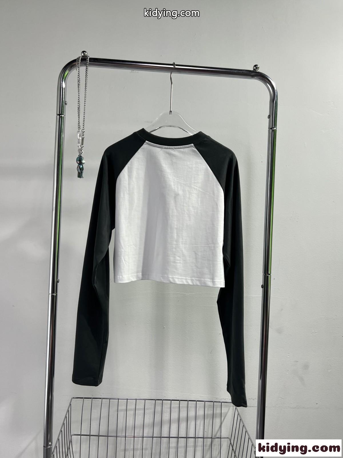 カジュアル 合わせやすい 配色 クルーネック 長袖Tシャツ セリーヌ Tシャツ コピー-2