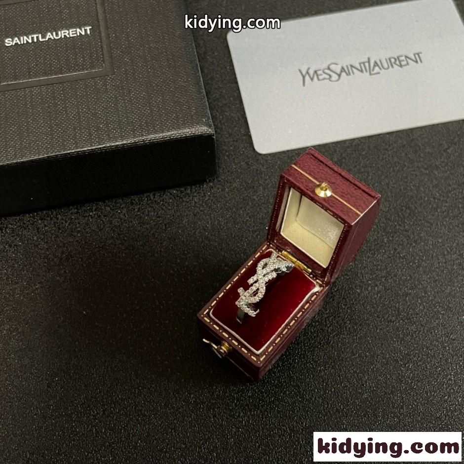 キラキラ イヴ・サンローラン 指輪 偽物 YSL モノグラム パヴェリング-4