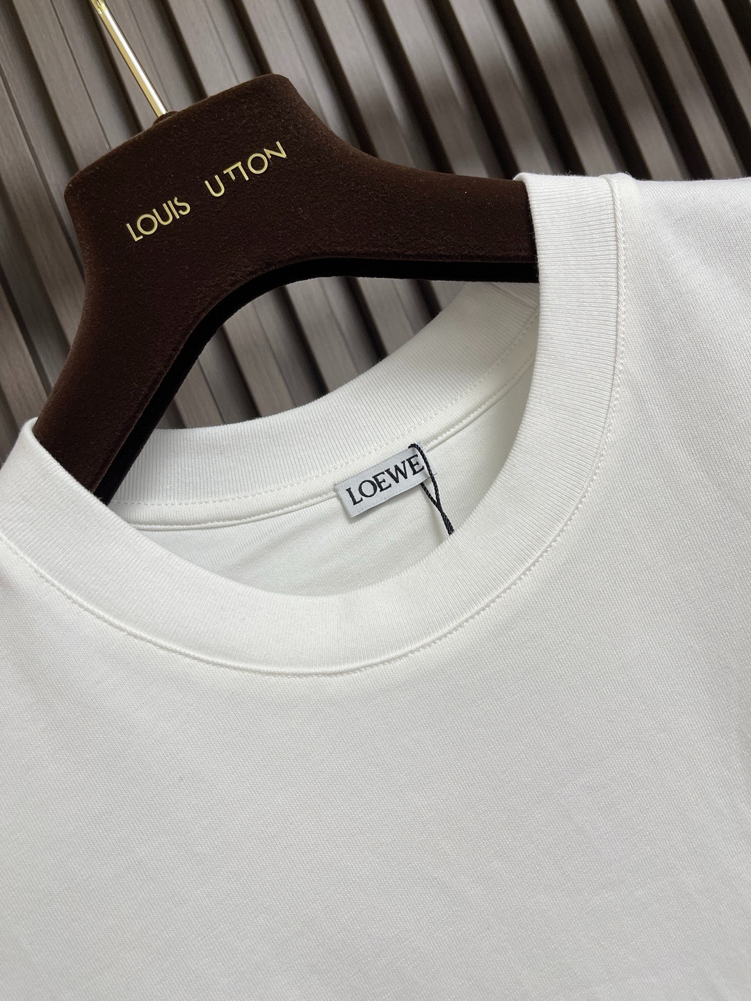 シンプル アナグラム刺繍 クルーネック ロエベ Tシャツ 偽物 コットン ホワイト-3