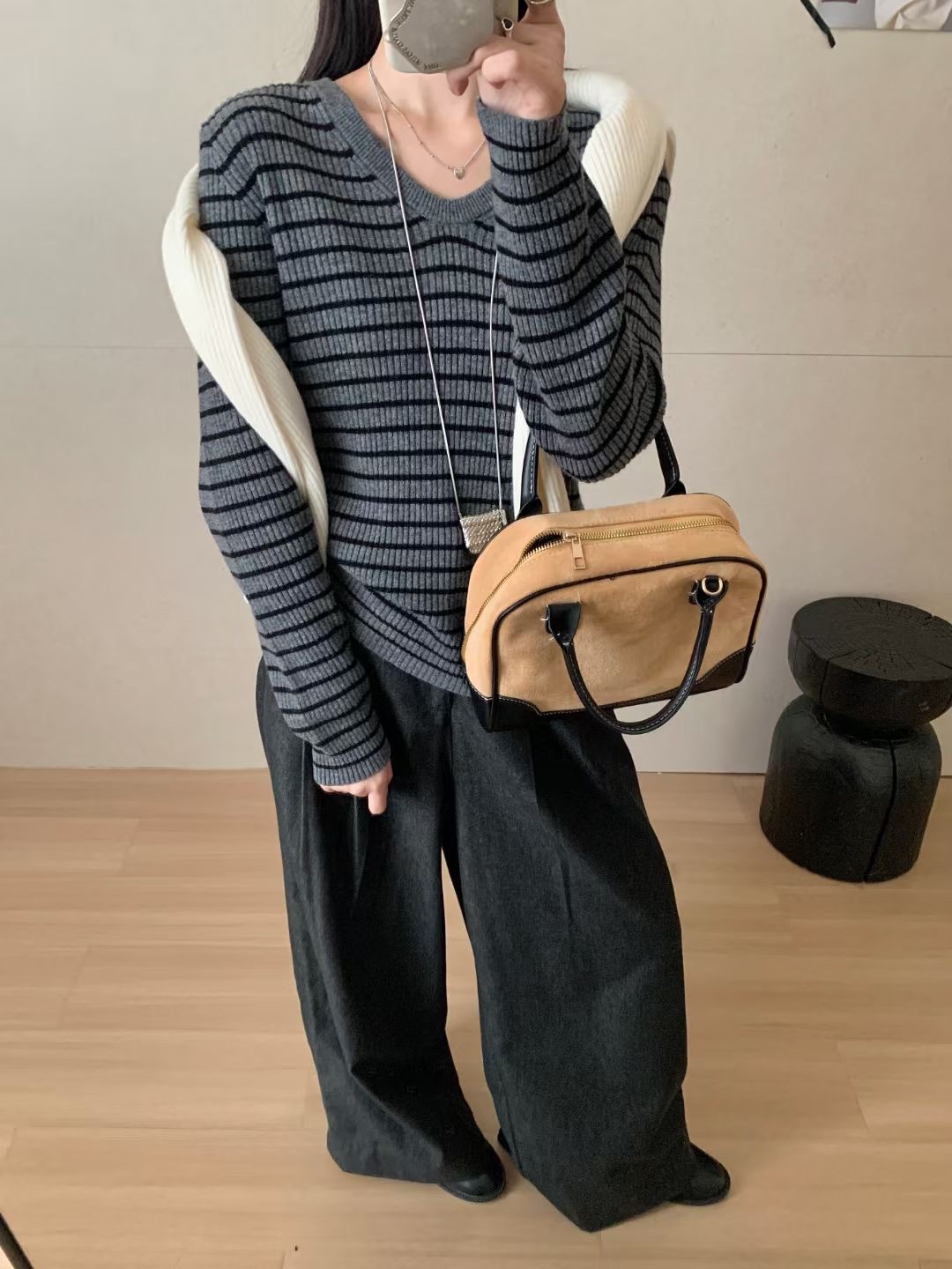 YSL 高品質 サンローランニットメンズコピー トップス セーター 柔らかい Vネック シンプル 多色可選-1