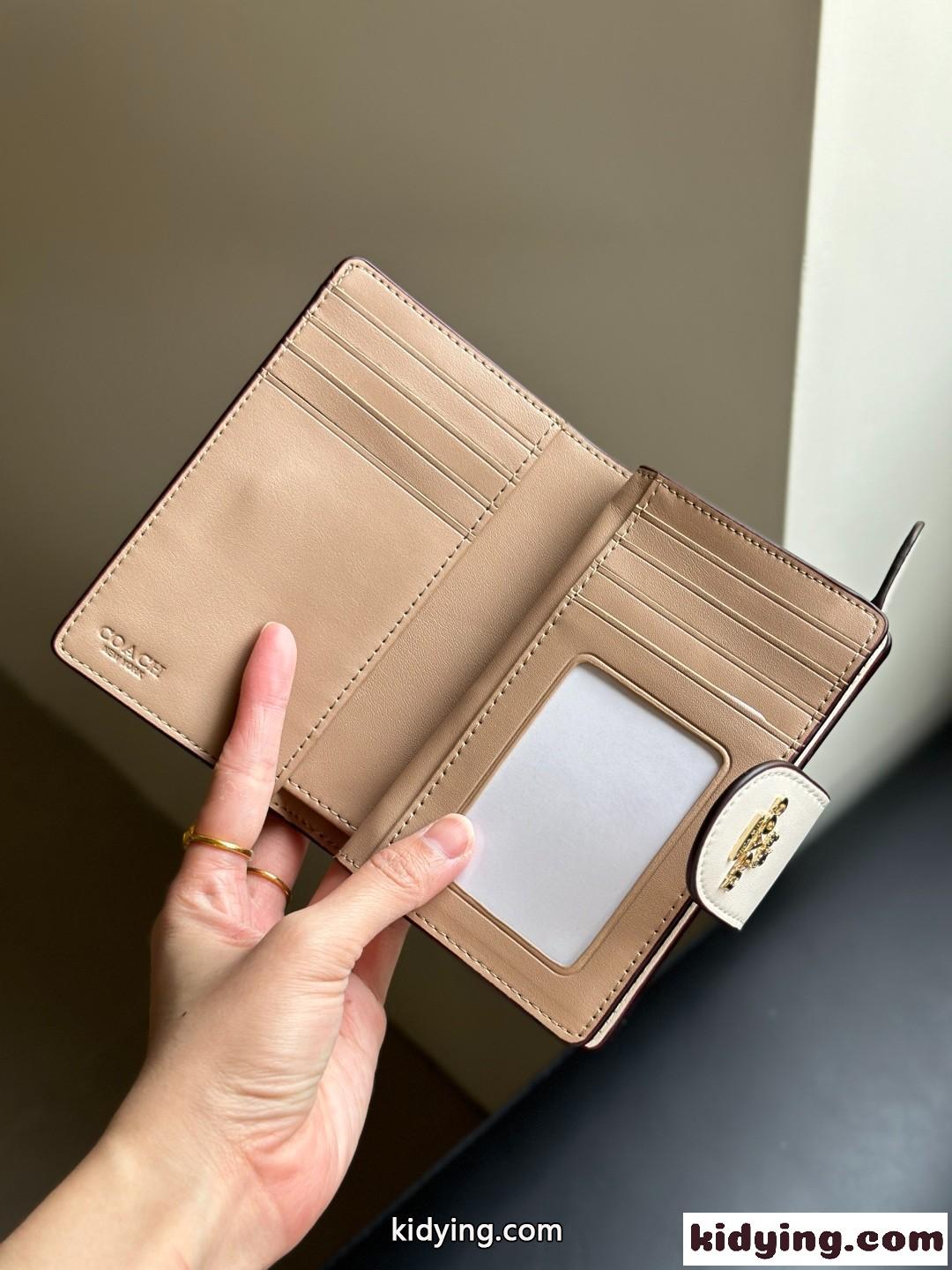 定番 人気 コンパクト ウォレット シグネチャー柄 コーチ 財布 スーパーコピー-2