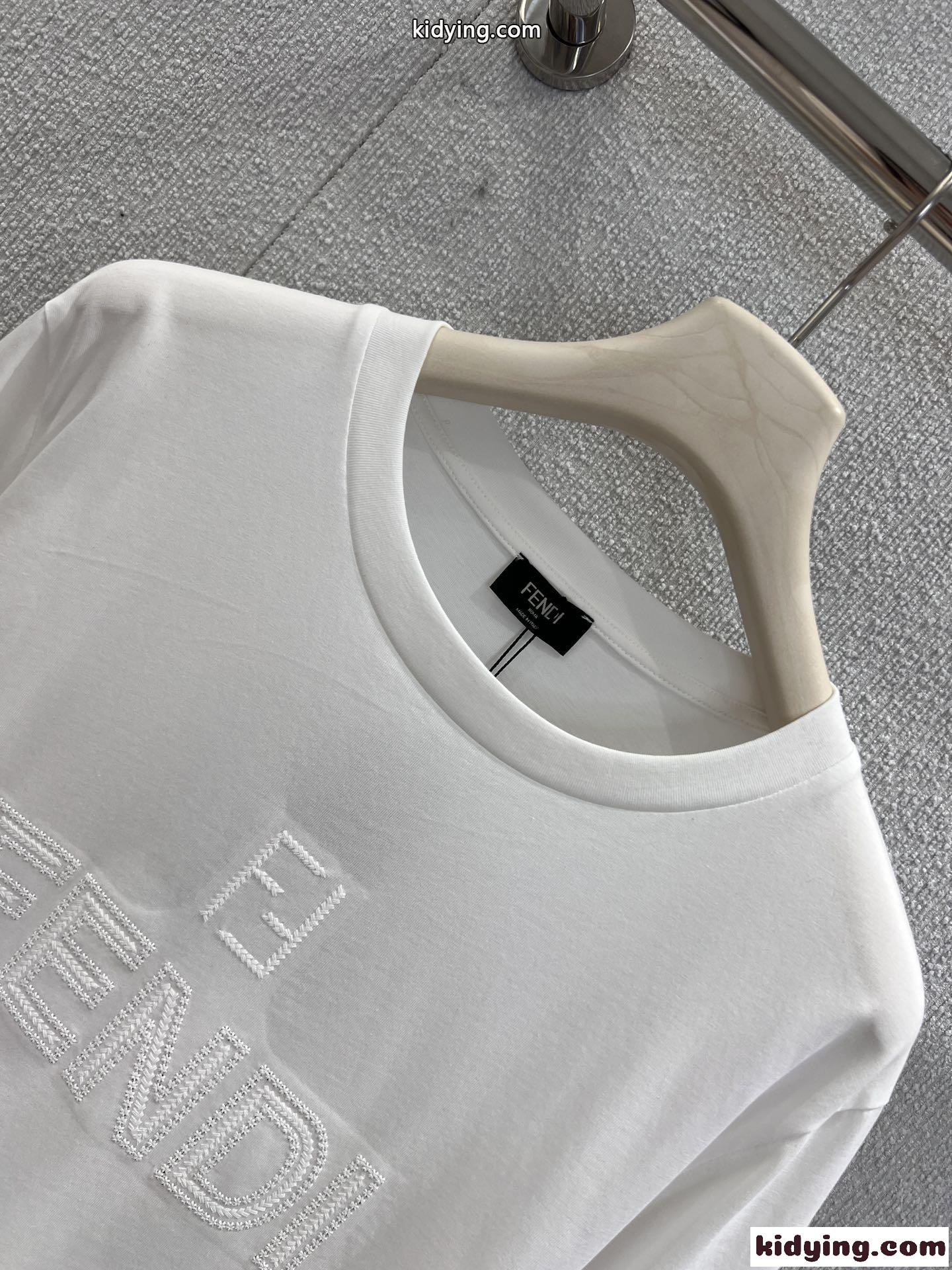 シンプル ロゴ入り 長袖Tシャツ フェンディ Tシャツ 偽物 コットン ホワイト-0