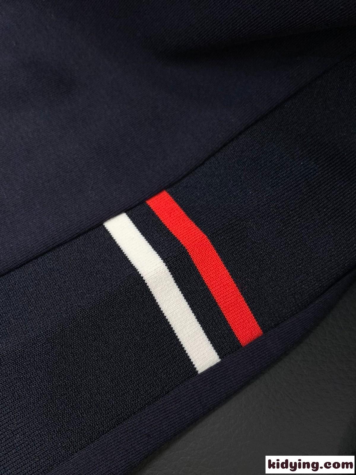 モンクレール Tシャツ 偽物 シンプル 定番 クルーネック 長袖Tシャツ ネイビー-3