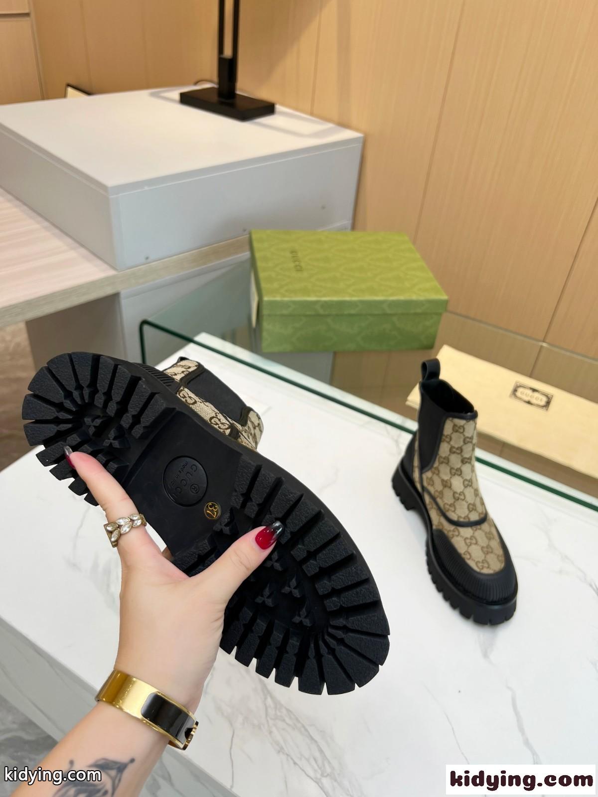 グッチ ブーツ スーパーコピー GGキャンバス ウィメンズ アンクルブーツ-3