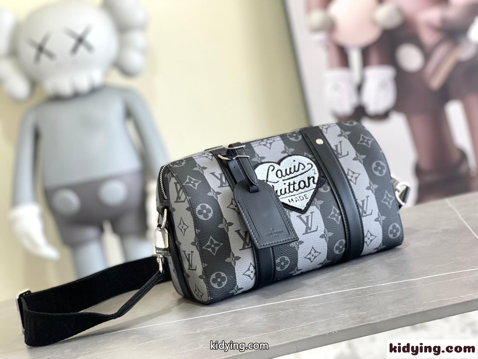 LOUIS VUITTON × NIGO シティ・キーポル ルイ・ヴィトン バッグ コピー ショルダーバッグ M45963-0