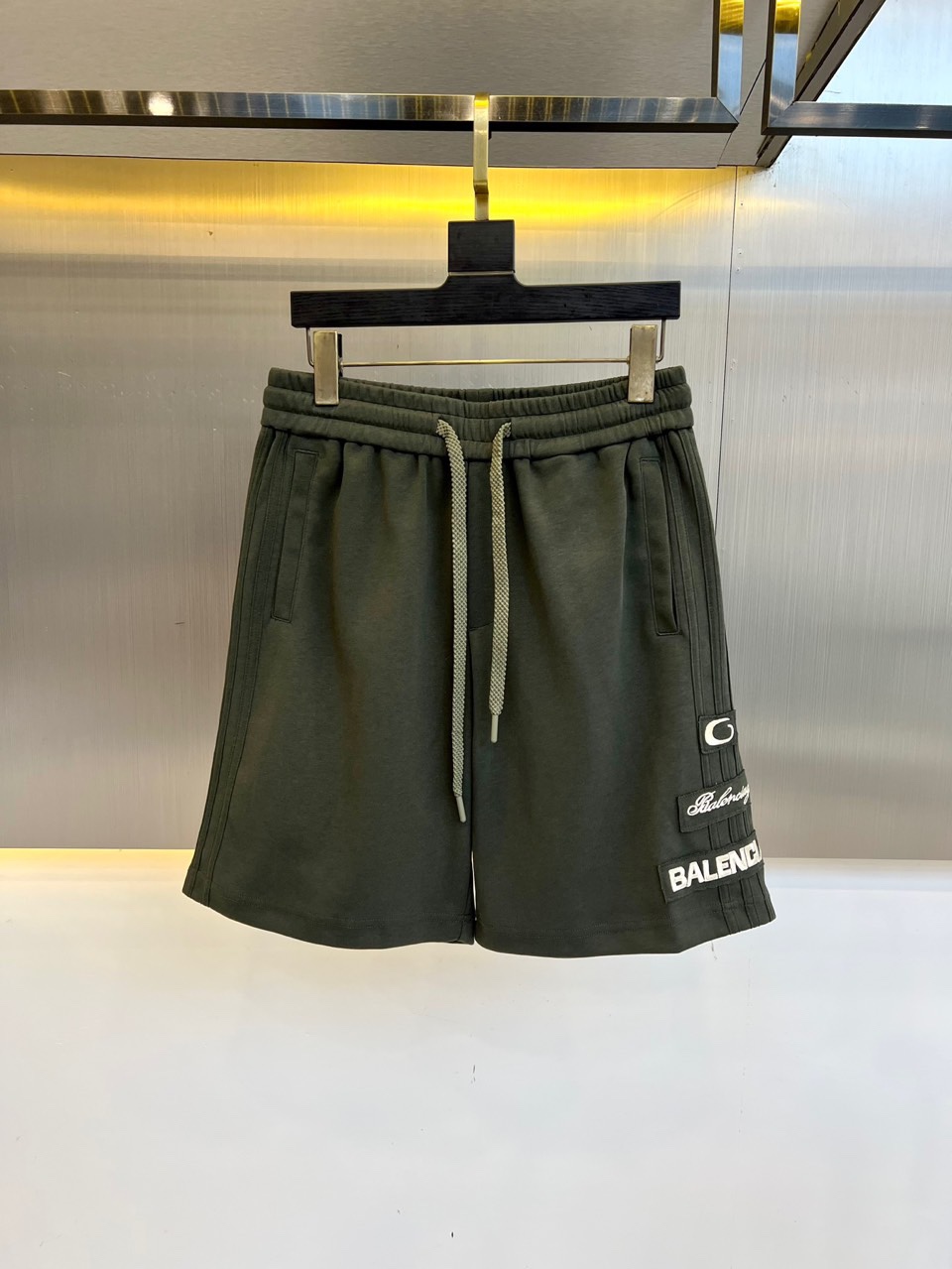 カジュアル 合わせやすい ショートパンツ バレンシアガ パンツ 偽物 グリーン-1