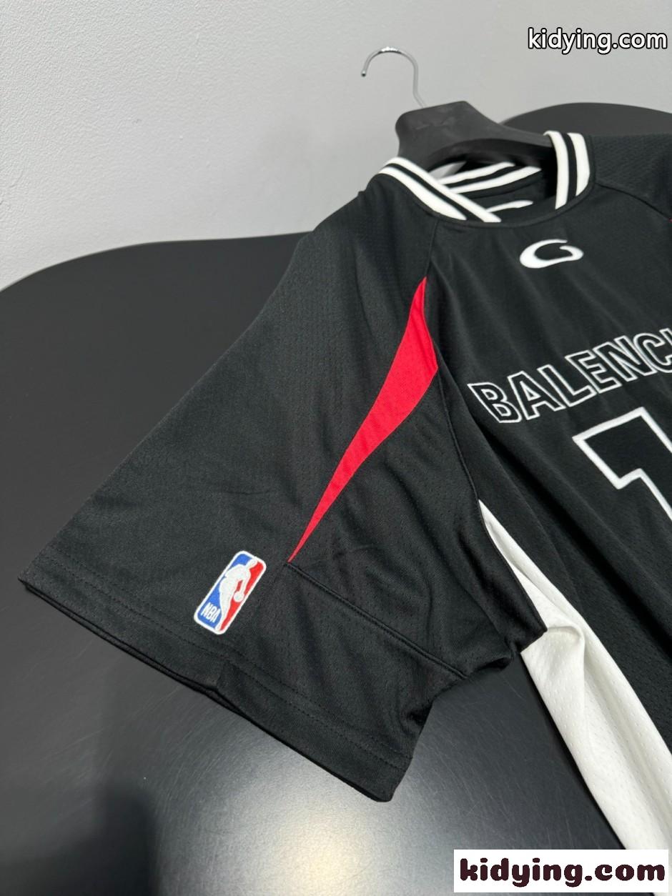 BALENCIAGA x NBA オーバーサイズ ロゴ刺繍 コットン Tシャツ コピー 偽物 ブラック-3