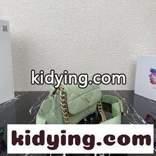 プラダバッグ 売る ​コーナーの最新の羊皮トライアングルというトライアングル女性用バッグには輸入タイヤの羊皮が採用された コピー-4