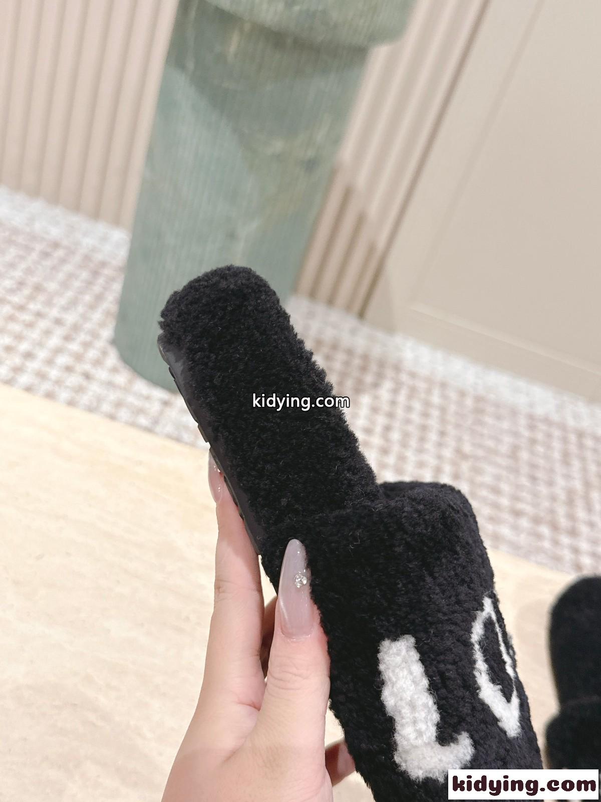 ロエベ サンダル スーパーコピー もこもこ シアリング スライドサンダル ブラック-3