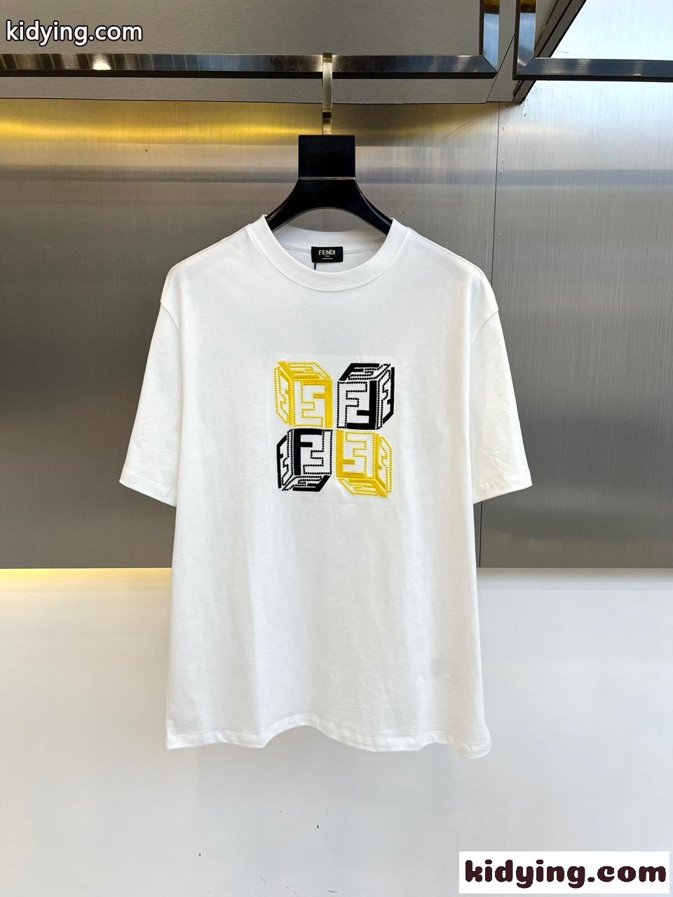おしゃれ 合わせやすい 刺繍入り フェンディ 半袖Tシャツ コピー クルーネック ホワイト-1