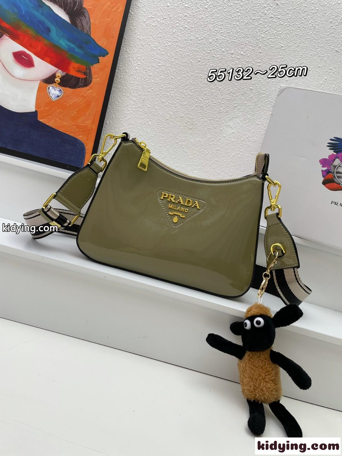 プラダ バッグ コピー パテントレザー 斜めがけ レディース ショルダーバッグ-1